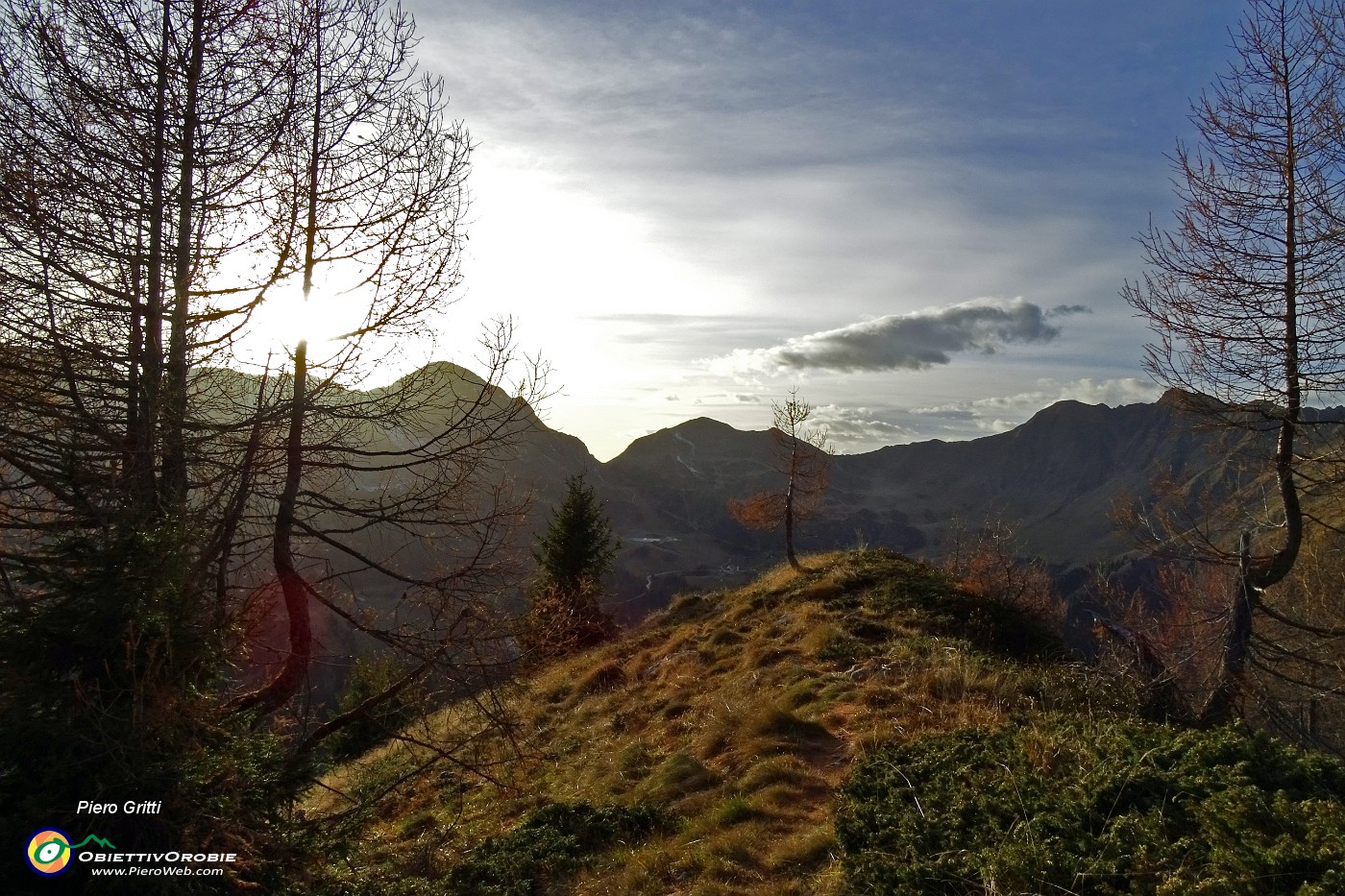 97 Il sole scende dietro il Monte Cavallo.JPG -                                